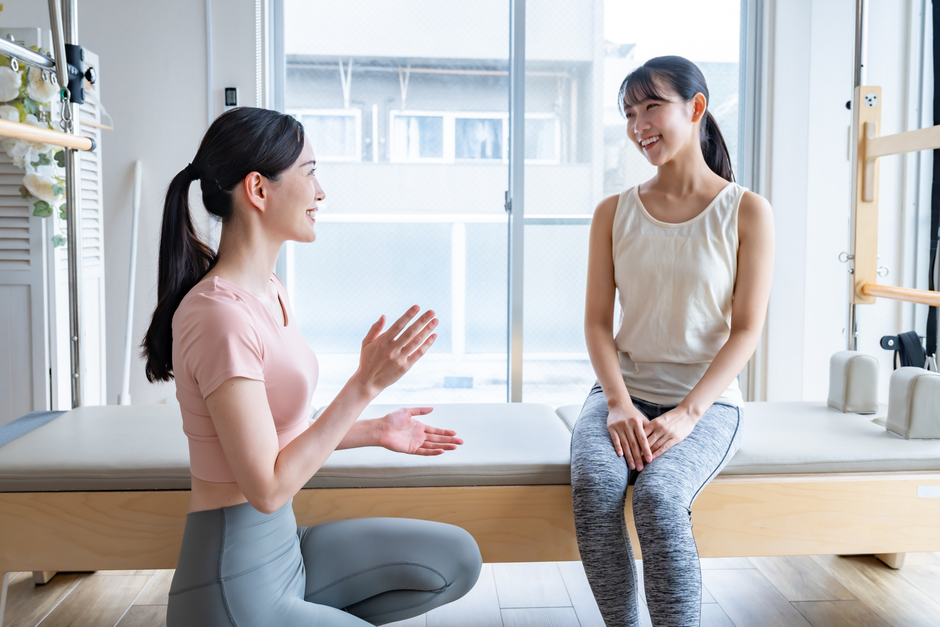 やわらかな光が差し込むスタジオ（イメージ）