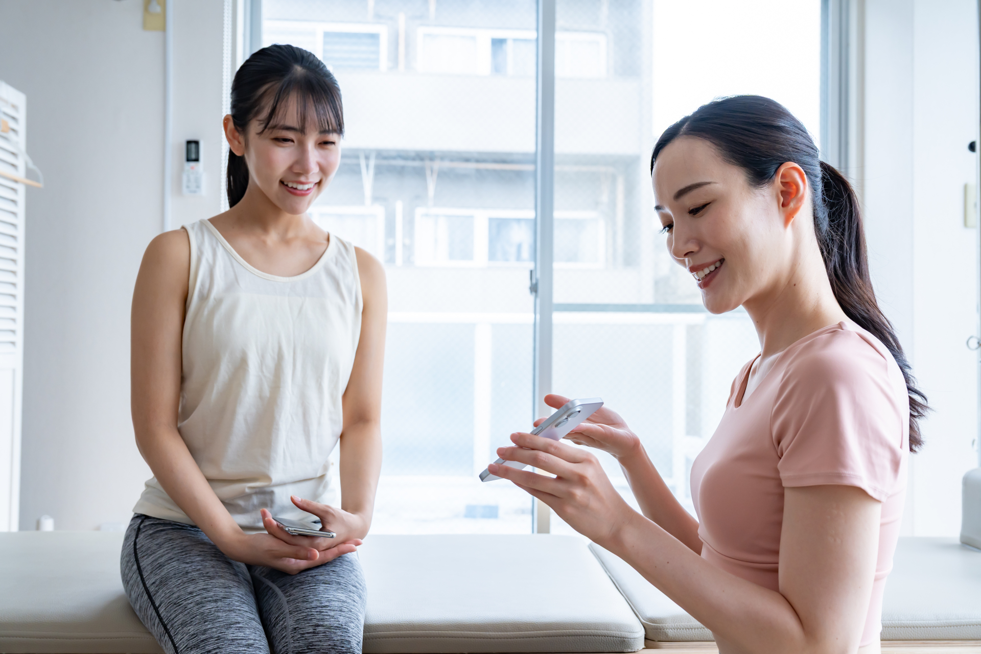 やわらかな光に包まれたスタジオ（イメージ）