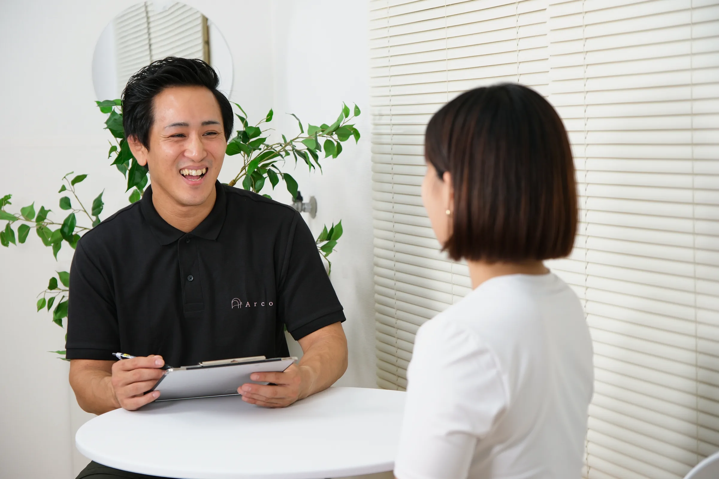 セッション後、トレーナーが身体の変化を振り返りながらお話ししている様子